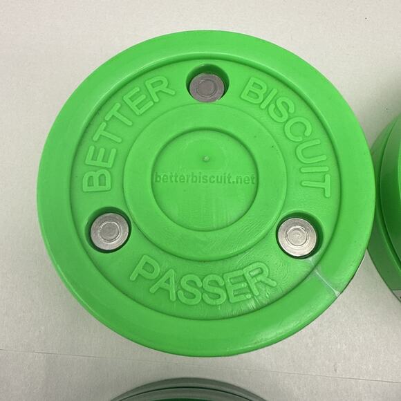 Better Biscuit Hockey Pucks 4 Pack - 2 Passer & 2 Sniper, Green/Dark Green *READ - Picture 4 of 11